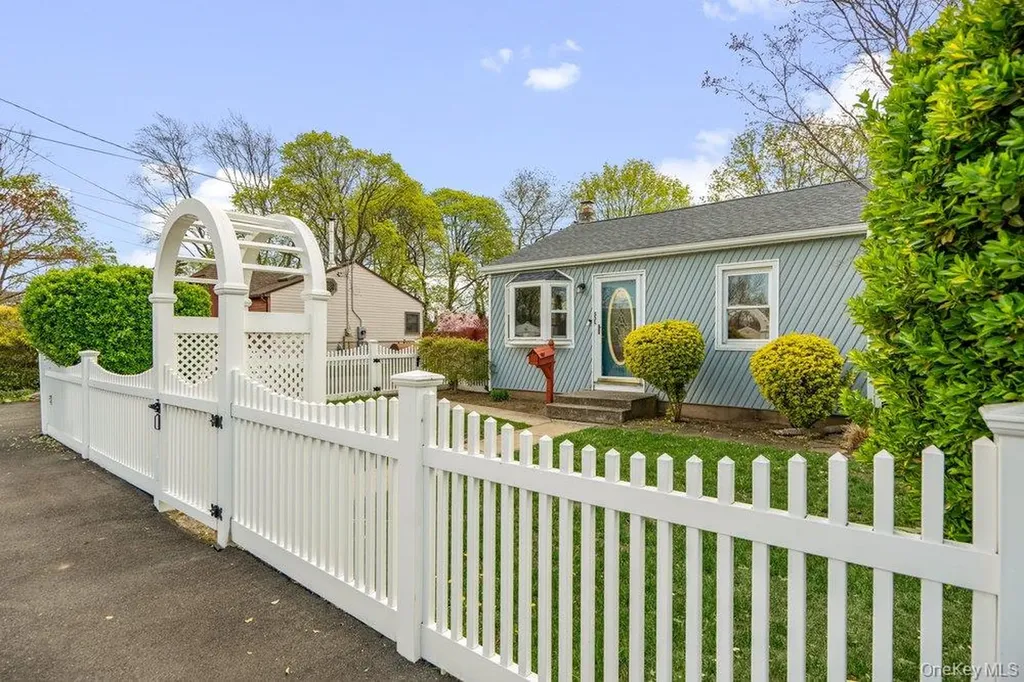 80 Cherubina Lane North Babylon NY 11703