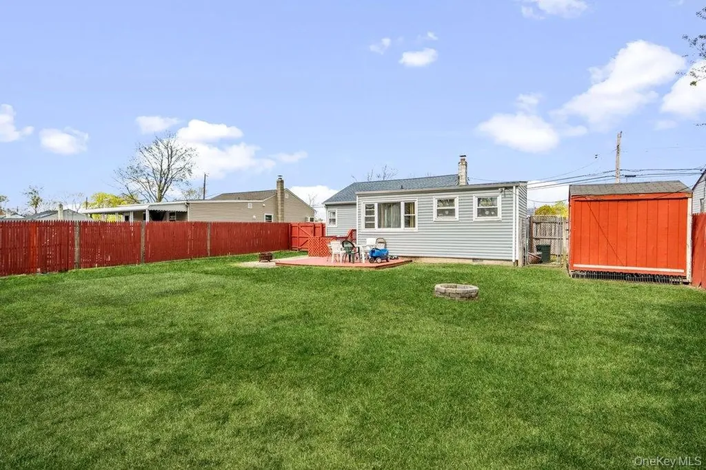 80 Cherubina Lane North Babylon NY 11703