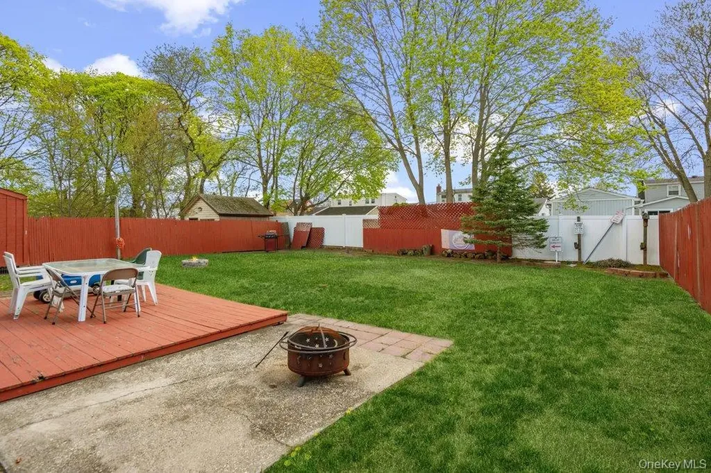 80 Cherubina Lane North Babylon NY 11703