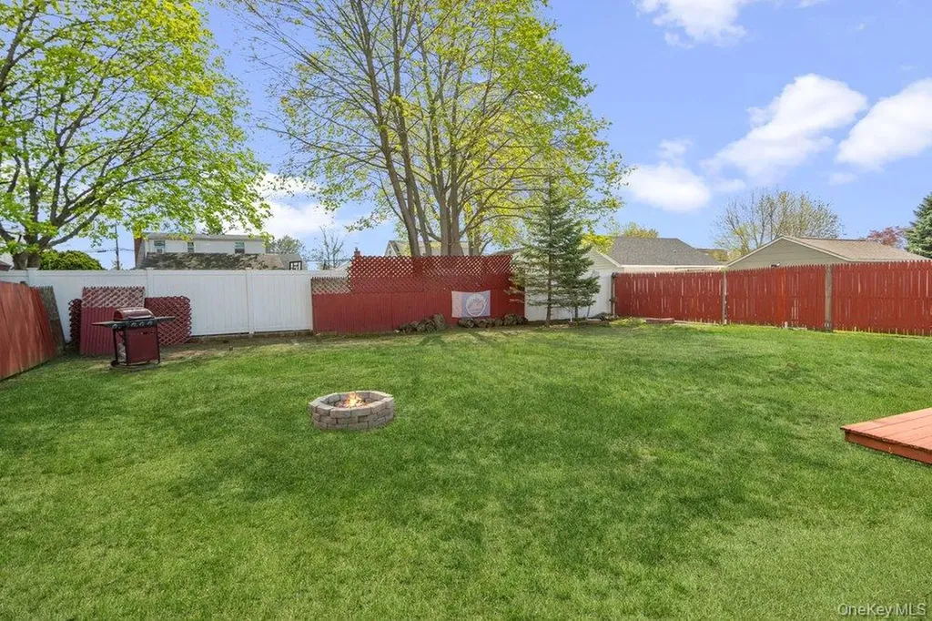 80 Cherubina Lane North Babylon NY 11703