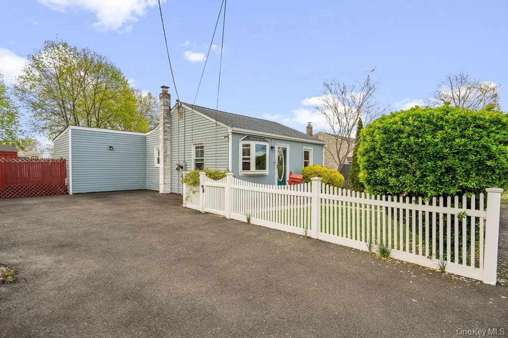 80 Cherubina Lane North Babylon NY 11703