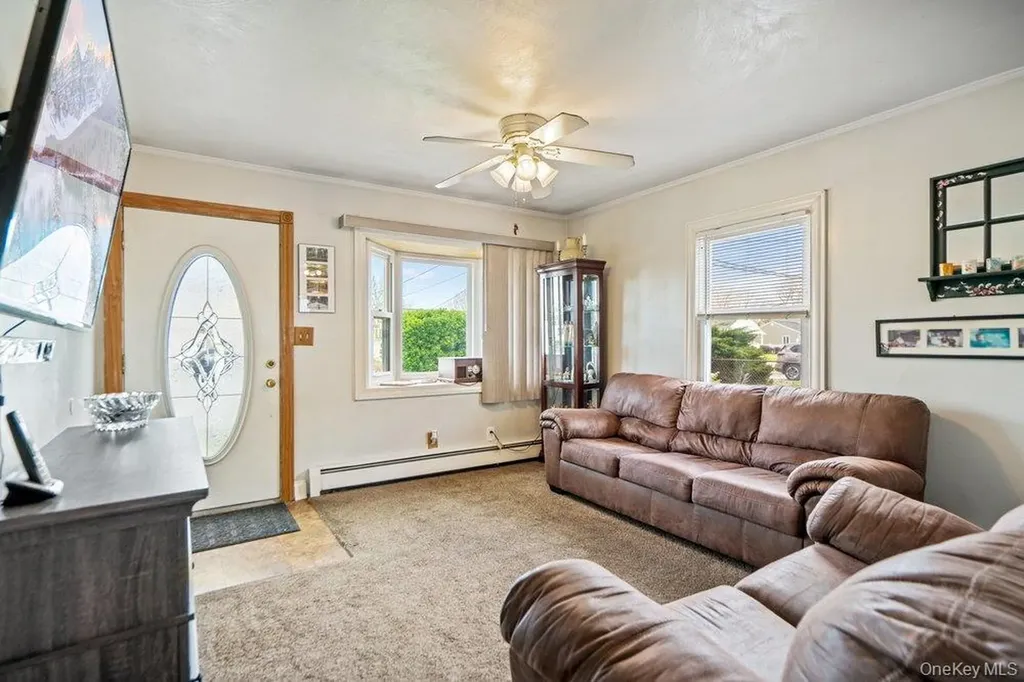 80 Cherubina Lane North Babylon NY 11703