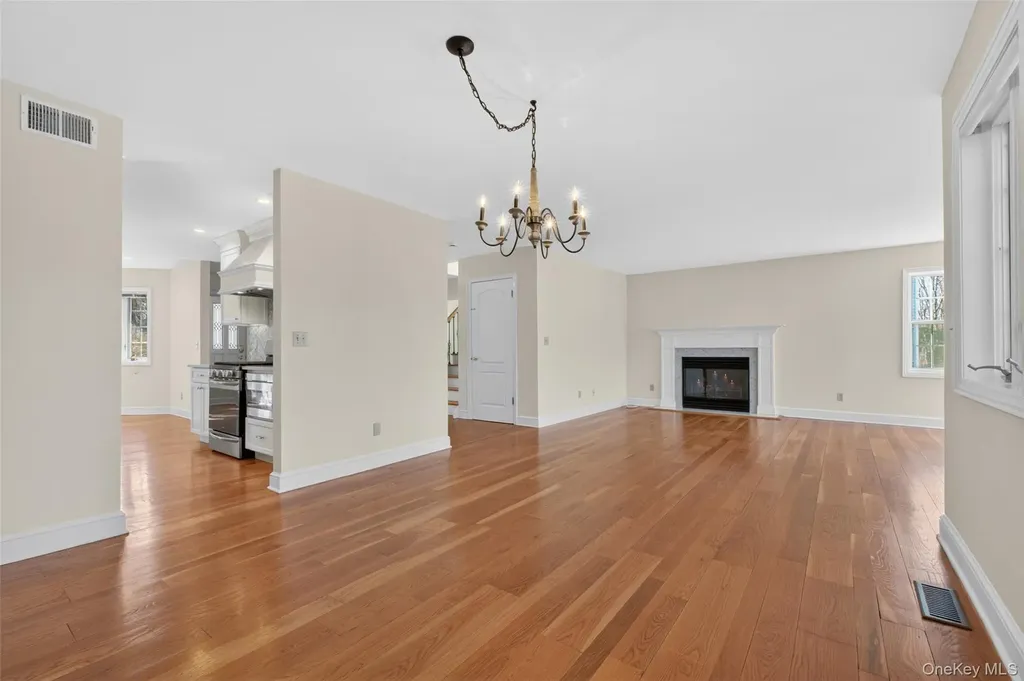 24 Coventry Circle Mahopac NY 10541