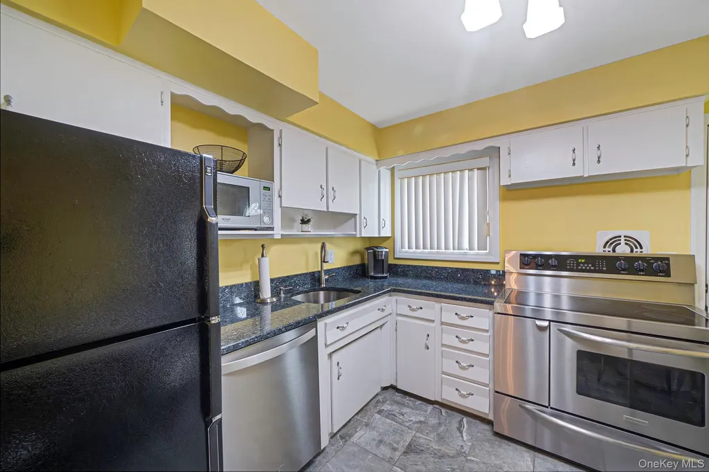 6 Oatley Place Commack NY 11725