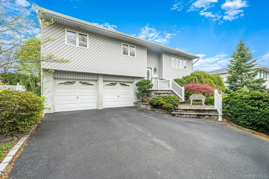 6 Oatley Place Commack NY 11725
