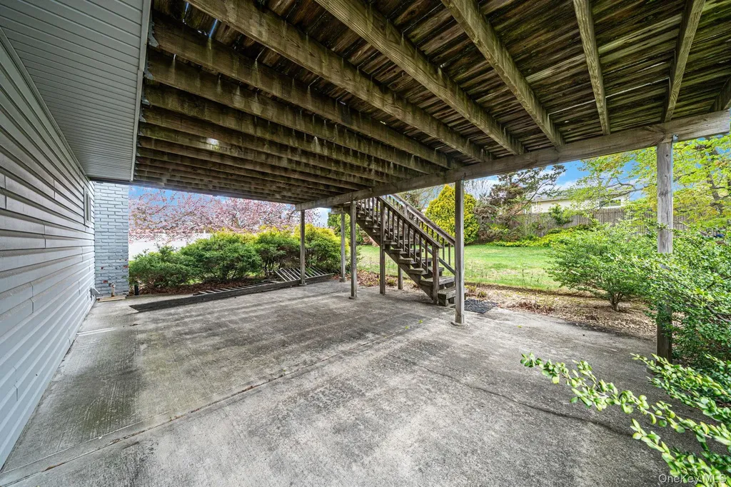 6 Oatley Place Commack NY 11725