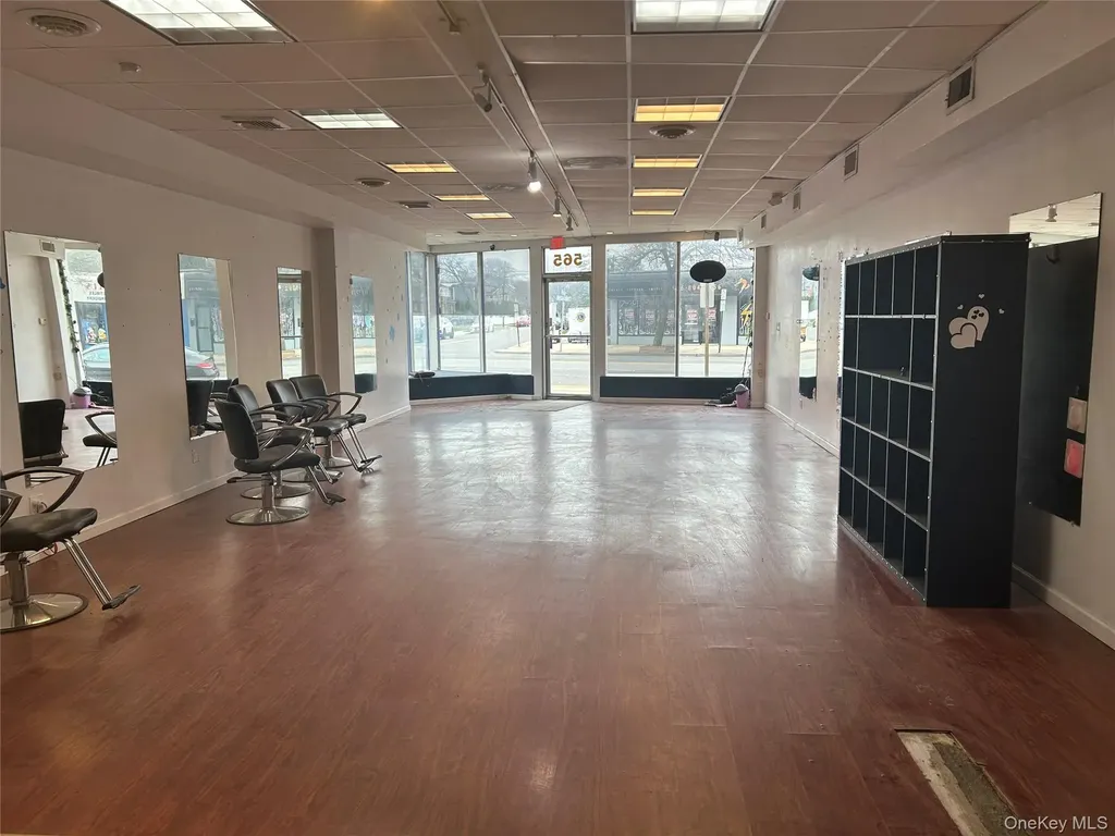 565 Broadway Massapequa NY 11758
