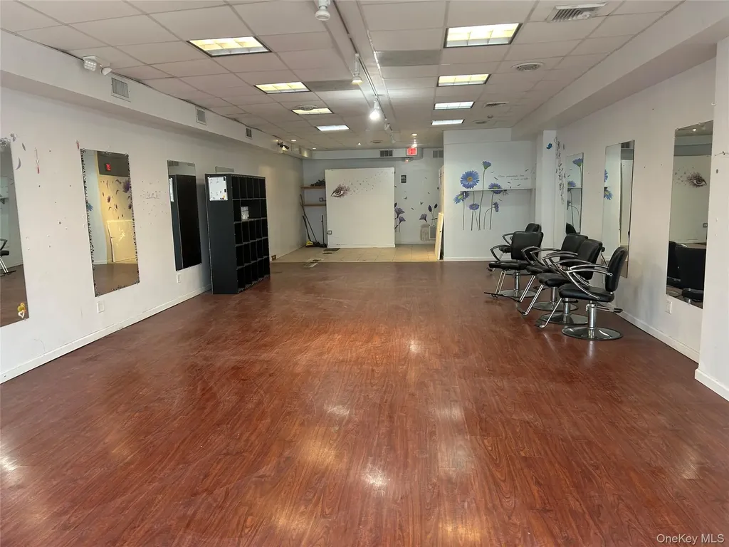 565 Broadway Massapequa NY 11758