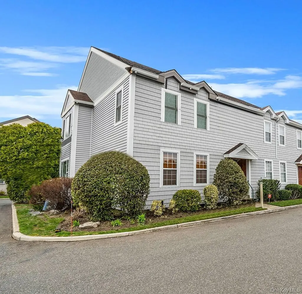 12 Greenmeadow Drive Babylon NY 11702