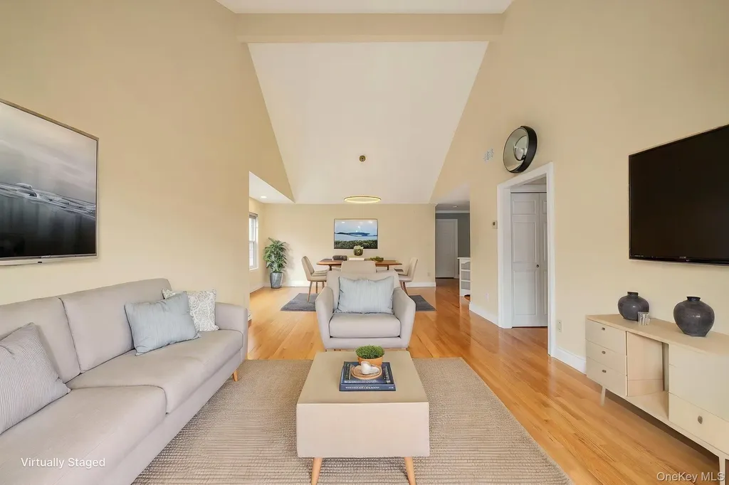 12 Greenmeadow Drive Babylon NY 11702