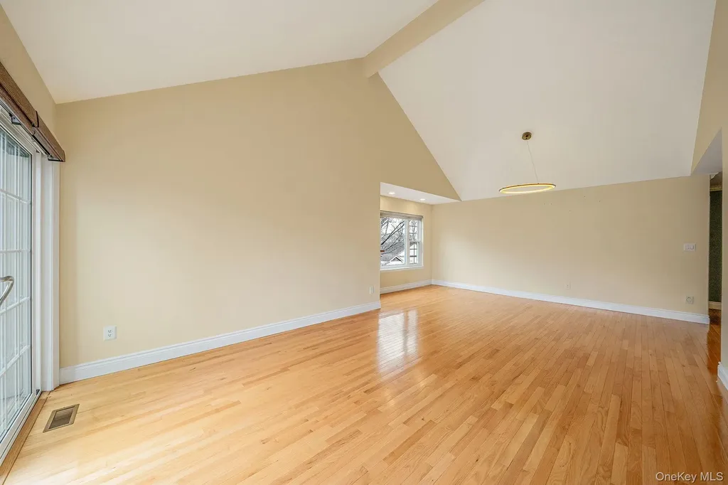 12 Greenmeadow Drive Babylon NY 11702