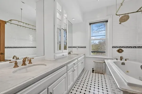 12 Perry Creek Road Washingtonville NY 10992