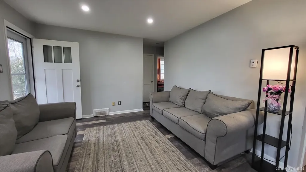 47 Kinderhook Drive Poughkeepsie NY 12603