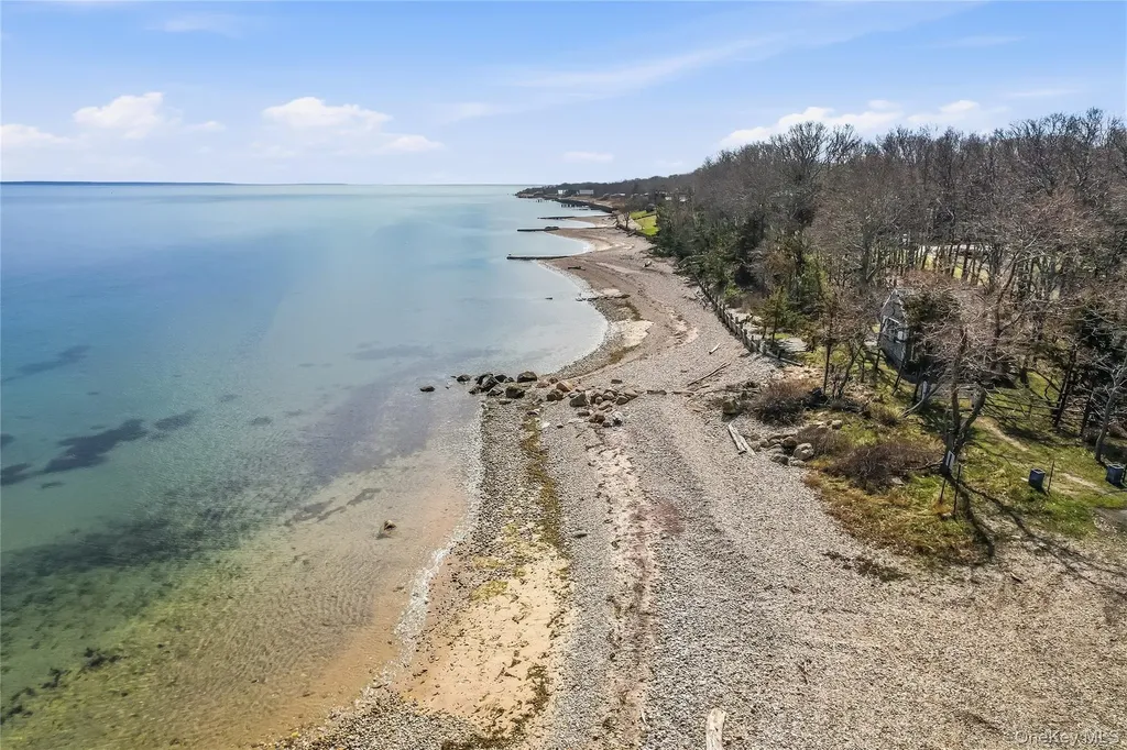 73 Manor Lane S East Hampton NY 11937