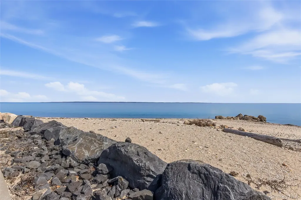 73 Manor Lane S East Hampton NY 11937