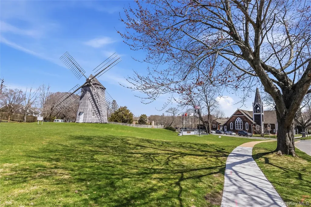73 Manor Lane S East Hampton NY 11937