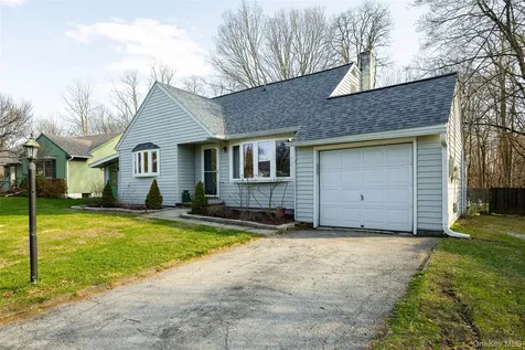 6 Gale Drive Poughkeepsie NY 12603