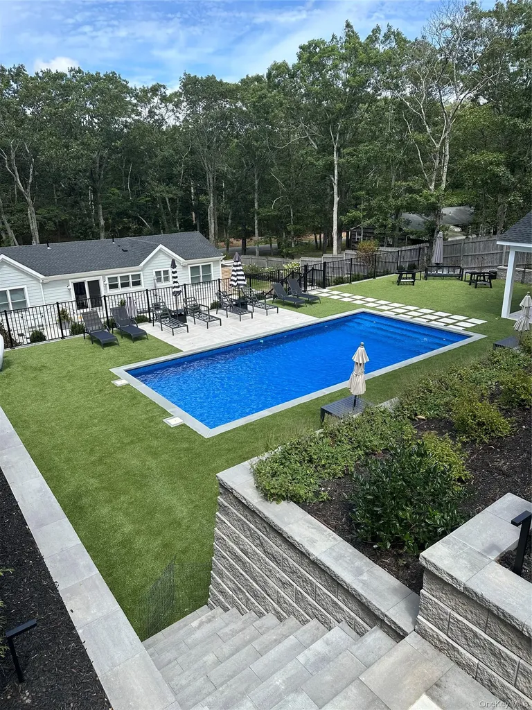 6 W Landing Road Hampton Bays NY 11946