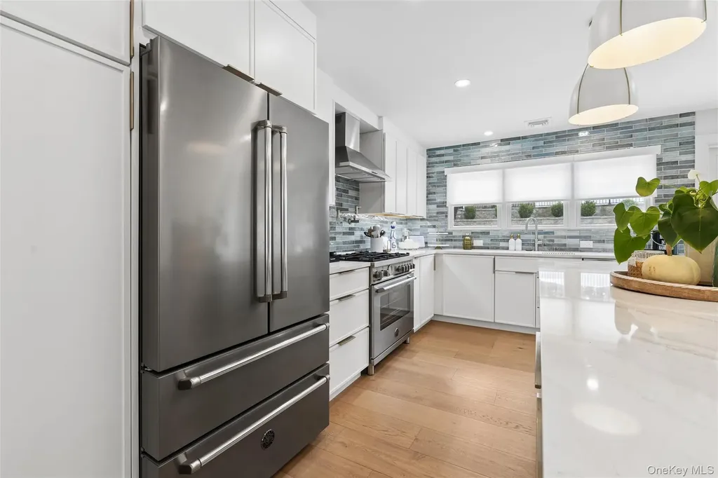 6 W Landing Road Hampton Bays NY 11946
