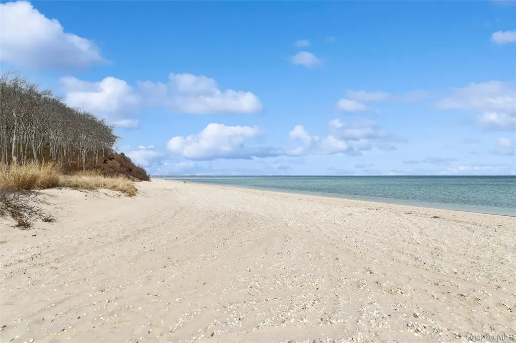 6 W Landing Road Hampton Bays NY 11946