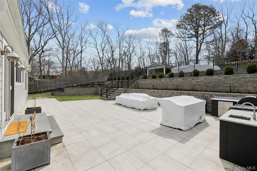 6 W Landing Road Hampton Bays NY 11946