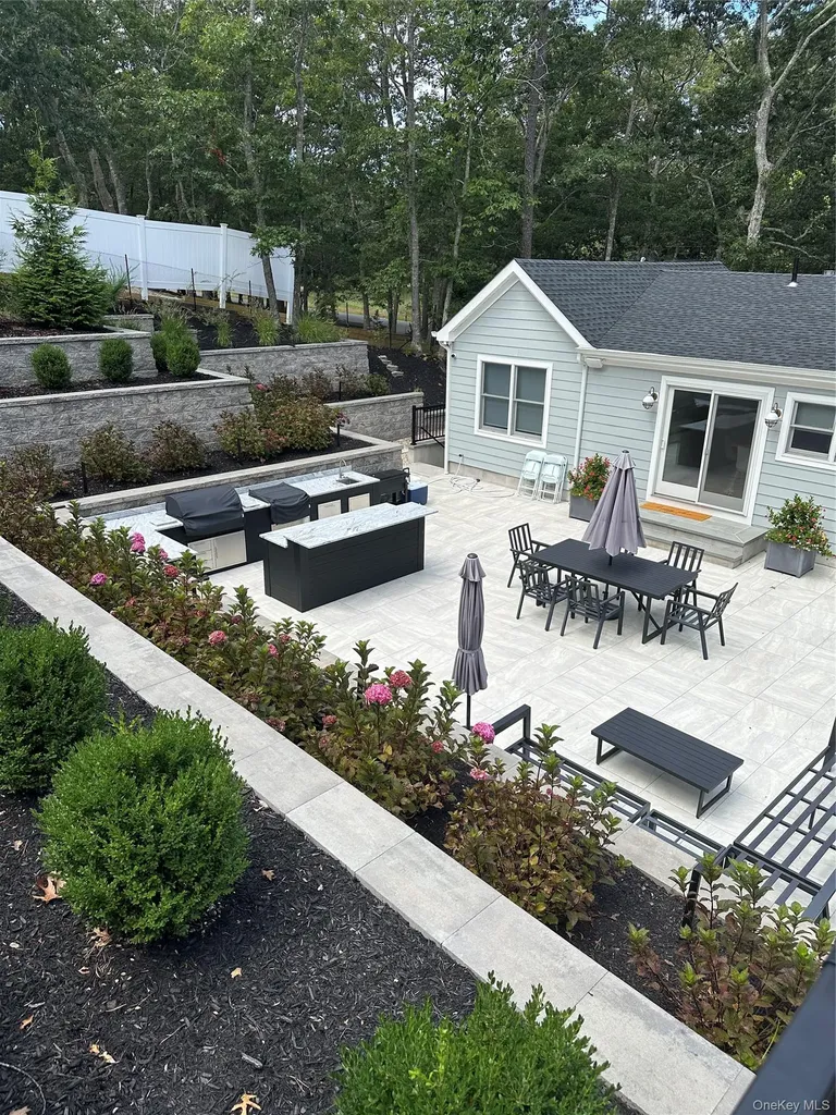 6 W Landing Road Hampton Bays NY 11946