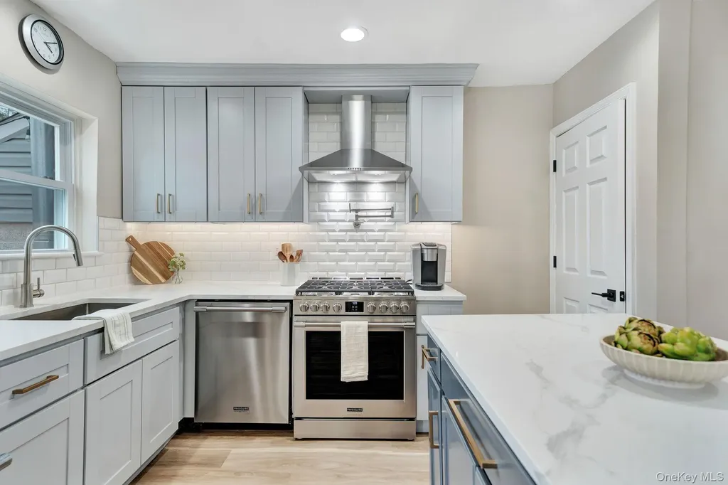 22 Miriam Parkway Elmont NY 11003