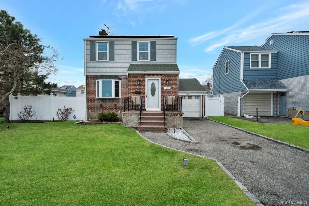 22 Miriam Parkway Elmont NY 11003