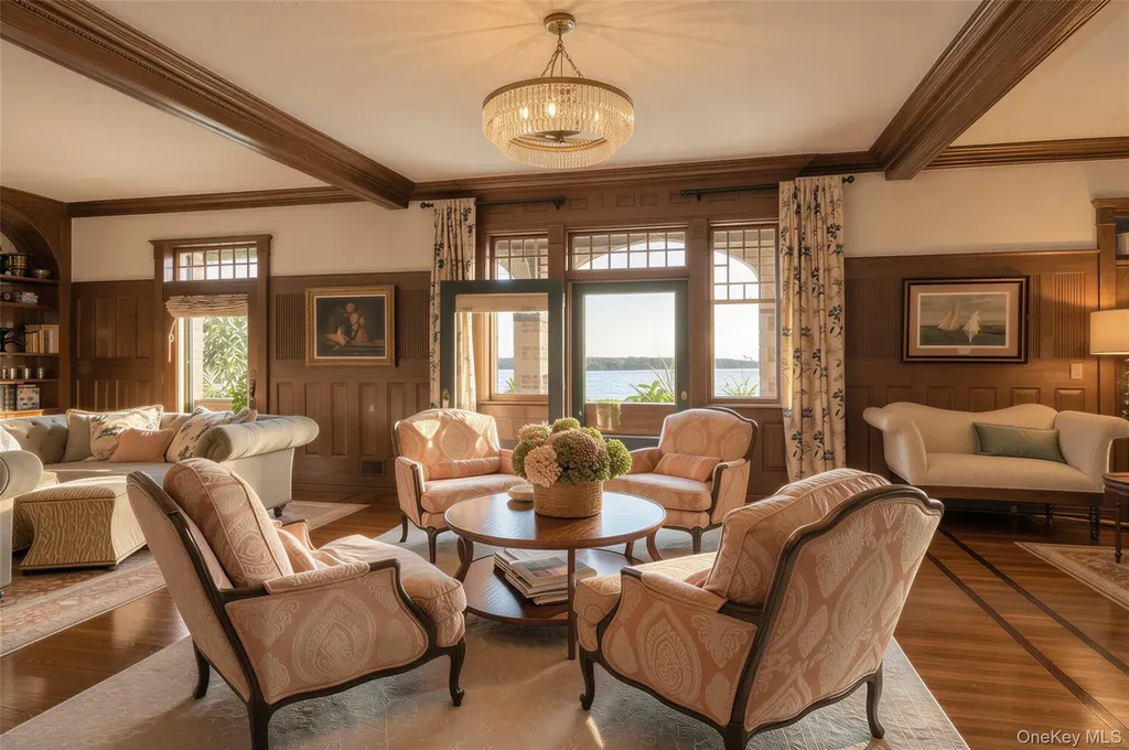 31 Fort Hill Drive Lloyd Neck NY 11743