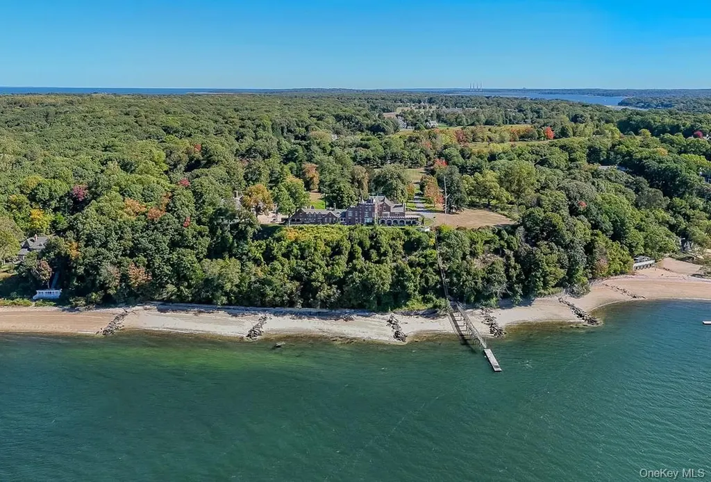 31 Fort Hill Drive Lloyd Neck NY 11743
