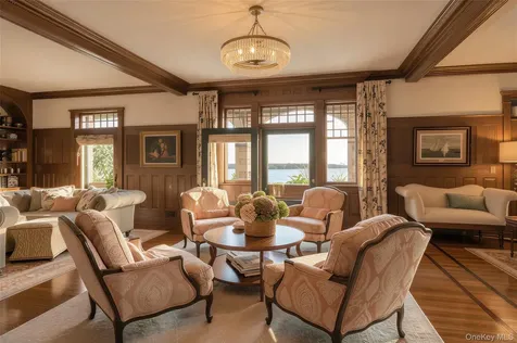 31 Fort Hill Drive Lloyd Neck NY 11743