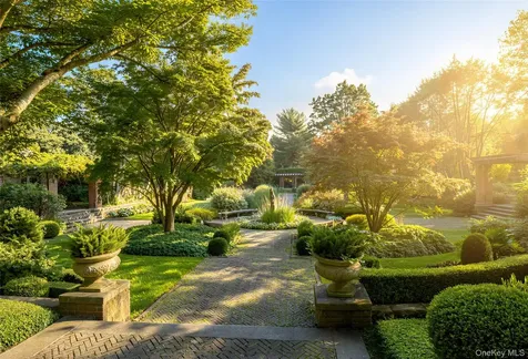 31 Fort Hill Drive Lloyd Neck NY 11743