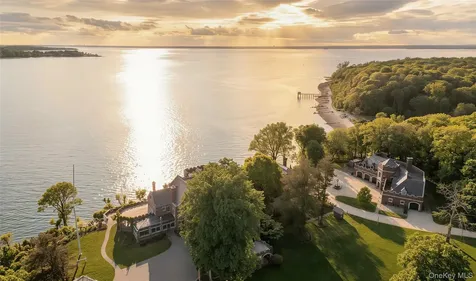 31 Fort Hill Drive Lloyd Neck NY 11743