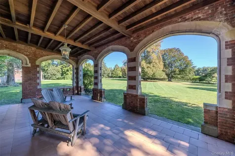 31 Fort Hill Drive Lloyd Neck NY 11743