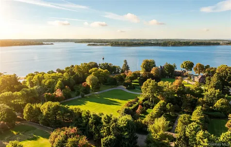 31 Fort Hill Drive Lloyd Neck NY 11743