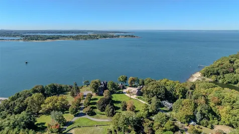 31 Fort Hill Drive Lloyd Neck NY 11743