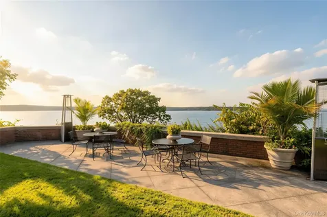 31 Fort Hill Drive Lloyd Neck NY 11743