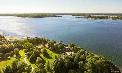 31 Fort Hill Drive Lloyd Neck NY 11743