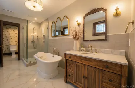 31 Fort Hill Drive Lloyd Neck NY 11743