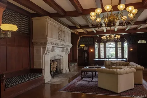 31 Fort Hill Drive Lloyd Neck NY 11743