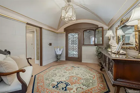 31 Fort Hill Drive Lloyd Neck NY 11743