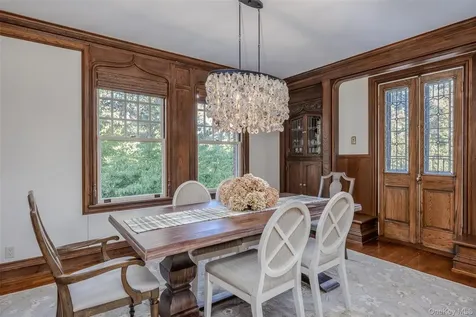31 Fort Hill Drive Lloyd Neck NY 11743