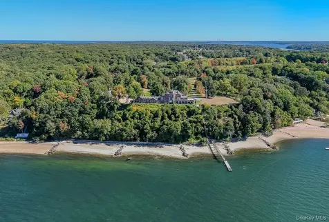31 Fort Hill Drive Lloyd Neck NY 11743