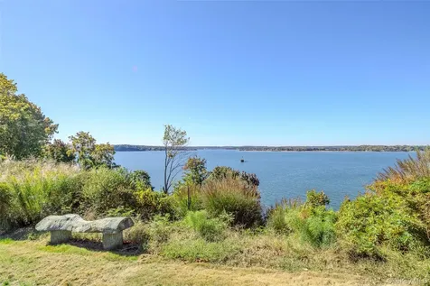 31 Fort Hill Drive Lloyd Neck NY 11743