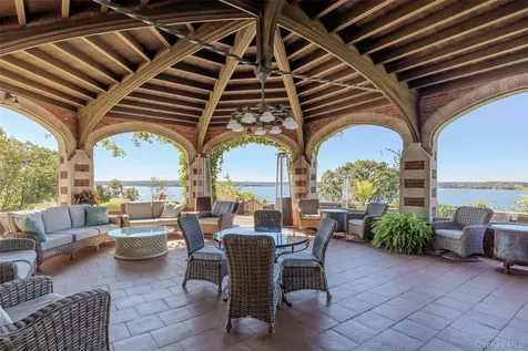 31 Fort Hill Drive Lloyd Neck NY 11743