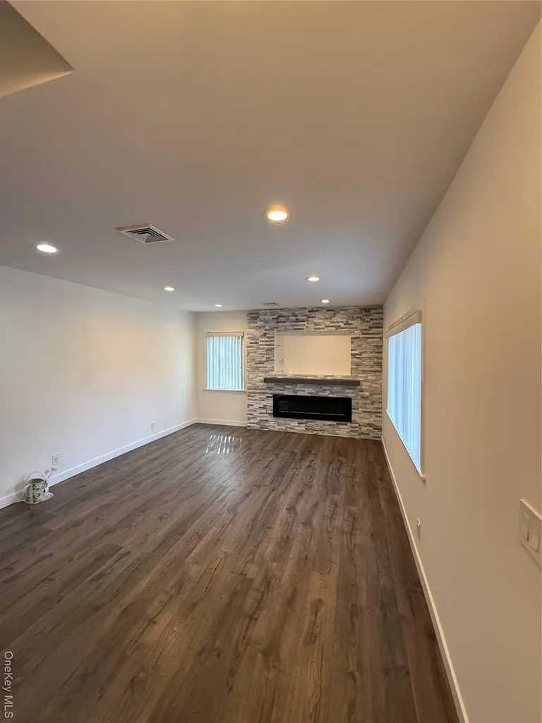 1090 Pelham Parkway S Bronx NY 10461