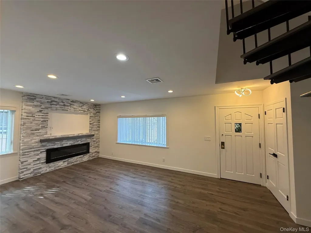 1090 Pelham Parkway S Bronx NY 10461