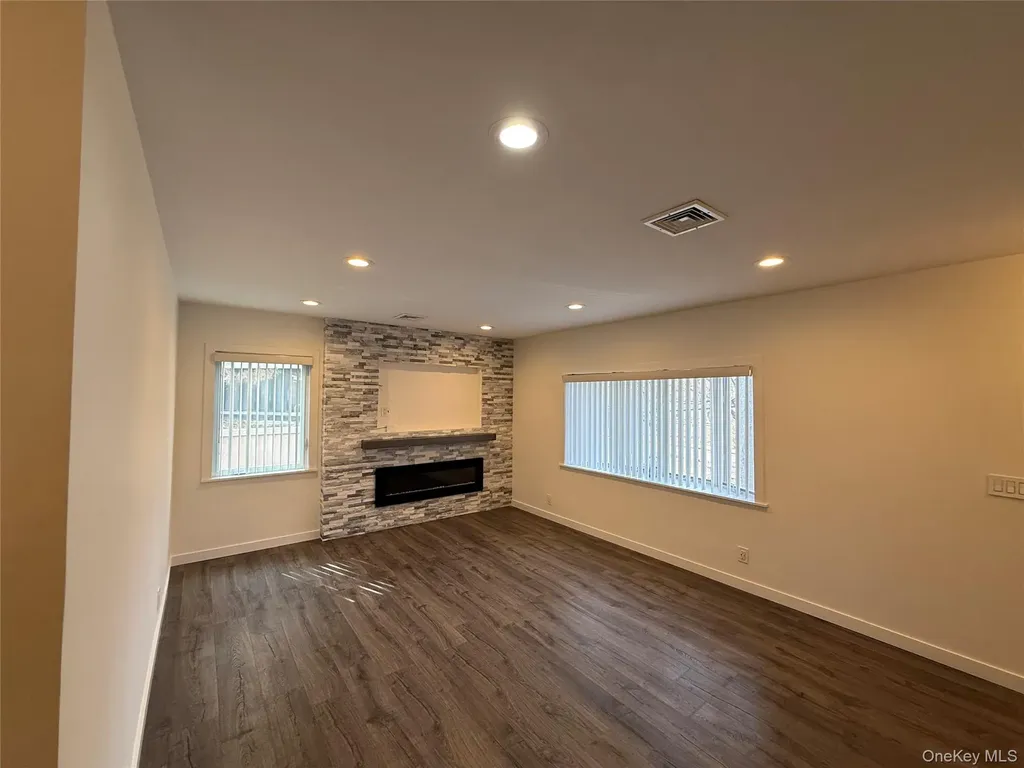 1090 Pelham Parkway S Bronx NY 10461