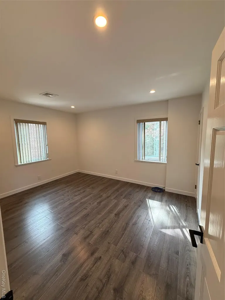 1090 Pelham Parkway S Bronx NY 10461