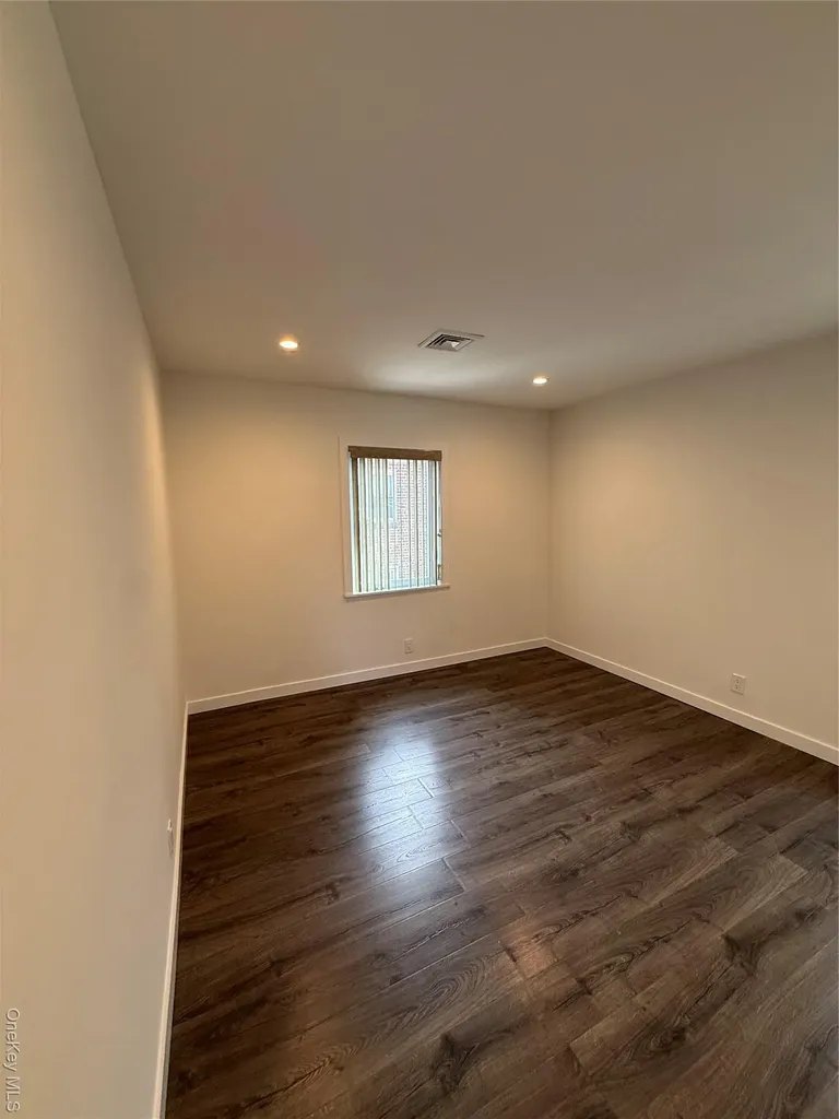 1090 Pelham Parkway S Bronx NY 10461